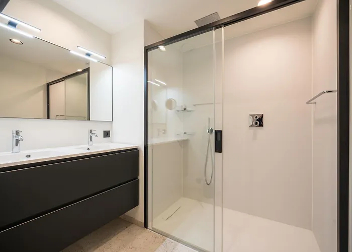 Luxe Comfort App Met Zijdelings Zeezicht En In Centrum